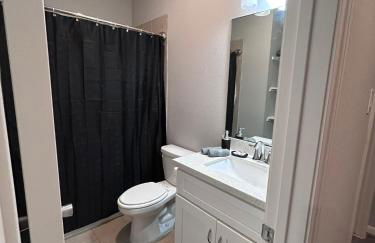 Stunning 3BR Home Near Downtown Houston - Sleeps 8 - Foto 16