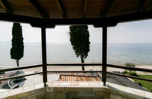 Mermaid Beachfront Villa - Photo 24