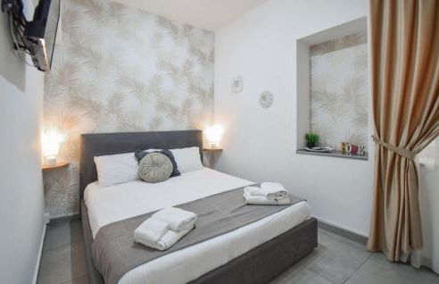 Beautiful Apartment In Napoli With Wifi - Foto 13