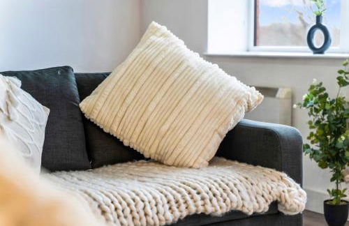 Luxury 1-Bed Apartment in JQ, Sleeps 3, Parking & Netflix, Ideal for contractors - Foto 25