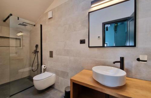 Villa Qualia - Heated pool, 4 bedrooms, 2 kitchens, Stylish interior - Foto 40