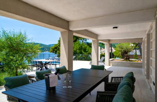 Seafront Villa Serenita - Photo 3