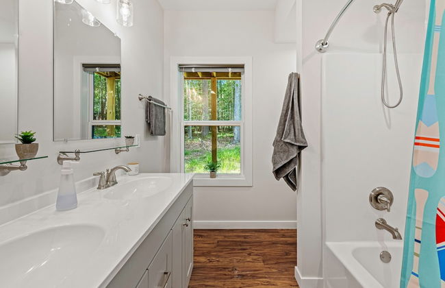 Happy Trails Chalet by Avantstay Sauna Deck Private Community Beach Access - Photo 37