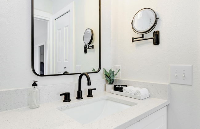 Charming Florida Beach Home w King Bed Patio - Photo 36