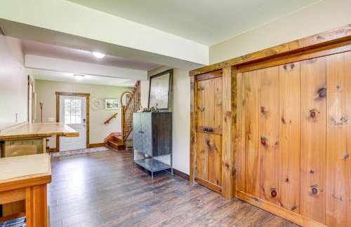 Walk to River Couples Retreat in Kintnersville! - Foto 17