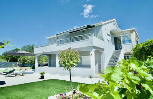 Apartment Mario - with pool - Foto 17