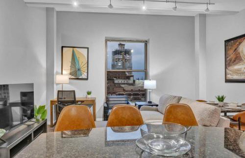 Stylish Condo • Walk to Theaters • Parking - Foto 2