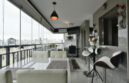 Flat sensacional 5 pessoas em condomínio moderno 2 suites climatizados - Foto 1