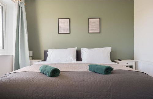 Stupton House, Large 3 Bed House that Sleeps 8 with Full Size Pool Table & FREE Parking - Hosted by Stay Host Save - Foto 54