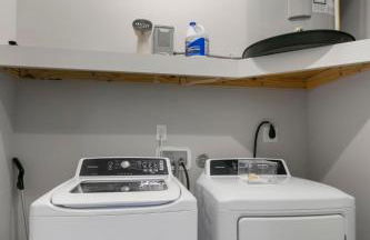 NEW! Canopy Cove, Luxury Downtown Apartment Near Main St - Foto 17