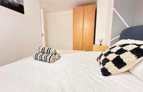 Spacious Luton Airport Accommodation - Perfect for Contractors, Families, Tourists & Long Stays - Foto 7