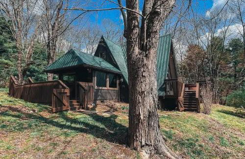 Edgewater Escape, Hocking Hills, Hot Tub, Pond - Photo 7