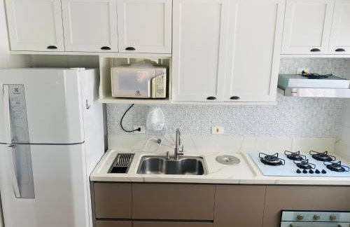 Apto com ar-cond e piscina a 100m mar praia da Enseada - Foto 35