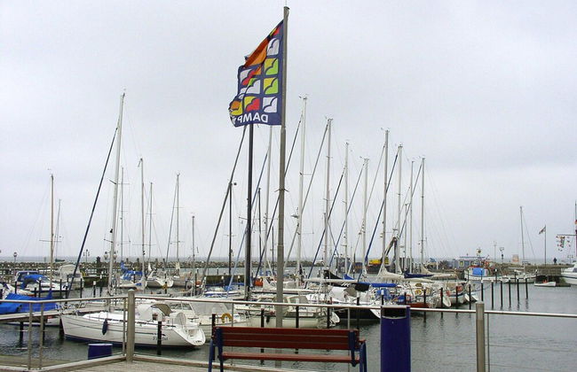 Inviting log House With 2 Terraces and Cozy Fireplace in Damp - Foto 25