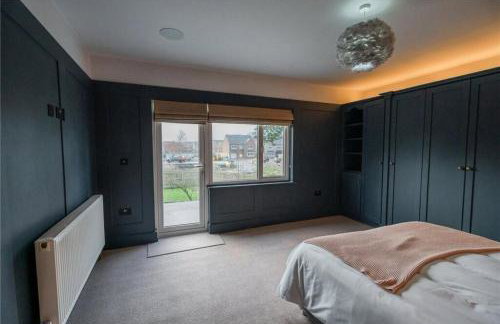 Humberston Avenue Large 4bed - Contractors Welcome & Big Living Area - Photo 8