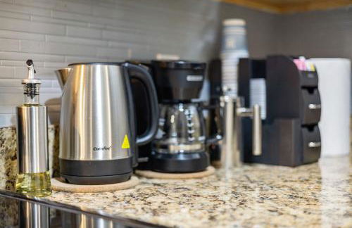 2BR Downtown Gem with Arcade games! - Sleeps 7 - Near Convention Center - Stadium - Photo 13