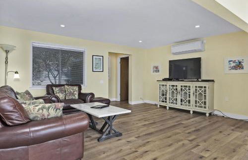 Sandy Feet Retreat -- Lakefront Retreat With Sand Volleyball Court! - Foto 28