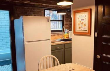 1850s historic Row House 7min train to NYC with private backyard - Foto 38