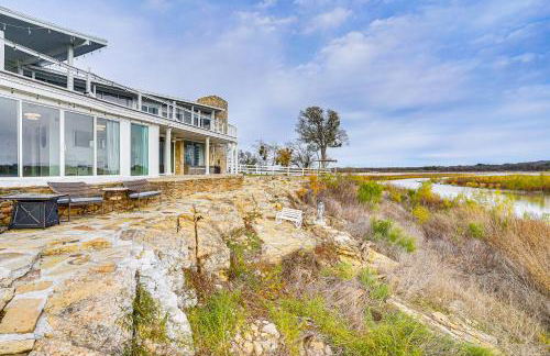 Luxury Lakefront Retreat with Dock in Runaway Bay - Foto 33