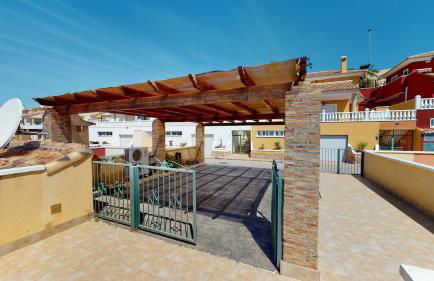 Immaculate Villa with sea views! - Foto 20