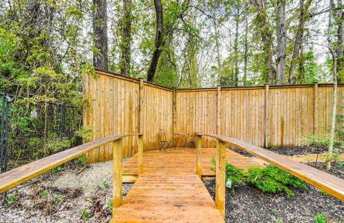 Renovated Carrboro House with Deck and Fire Pit! - Foto 30