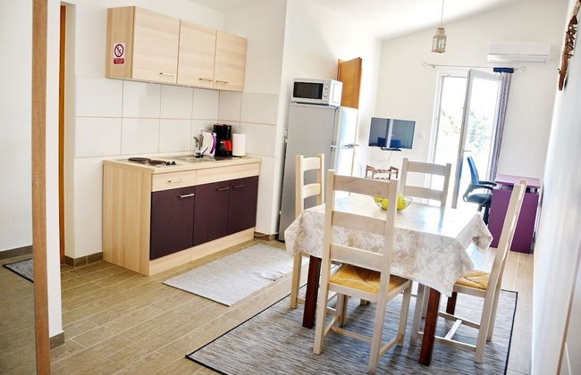 Charming Apartment in Vrsi Mulo, Great Place in Dalmatia for Family Vacation - Photo 10