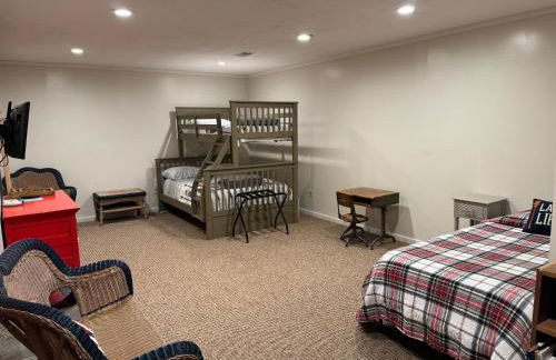 Lakeside Getaway with Hot Tub - Foto 17