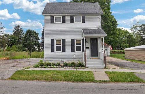 Charming Family Saratoga Home Walk to Track & Downtown - Photo 2