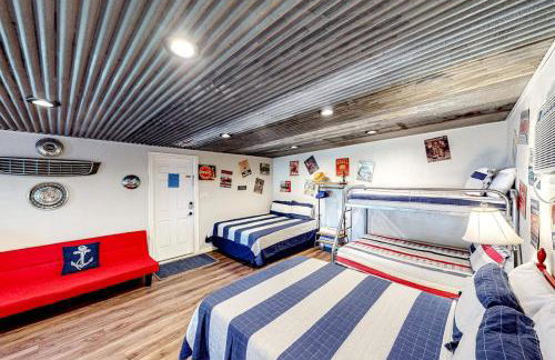 Charming Dog-Friendly Lakefront Home with Lake View, Dock, & Washer/Dryer - Foto 4