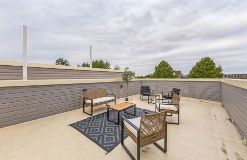 Bi-Level 2BR w Rooftop - Sleeps 12 - 10 min to DT - Foto 22