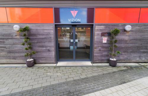 iSTAY APARTMENTS at VIZION - Fully Equipped Modern Serviced Apartments with Balconies, Superfast Broadband, Free Allocated Parking Space, 24h Security, Rooftop Gardens, Located in Central MK - Photo 66