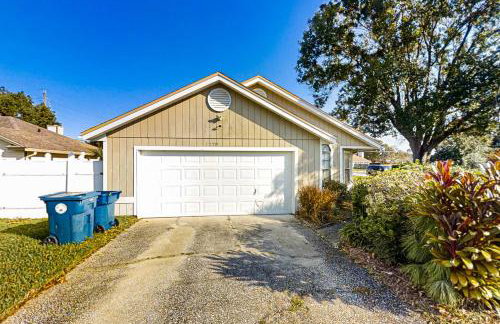 Spacious and quiet home with private patio & enclosed yard - Foto 25