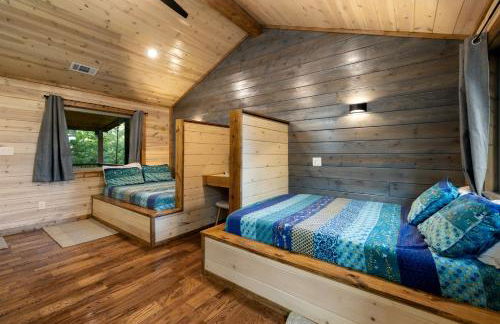 Cozy Cabin with Hot Tub, Fire Pit and Arcade Games - Foto 38