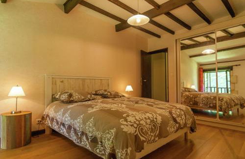 Spacious Farmhouse With Private Heated Pool in a Rustic Garden - Foto 6