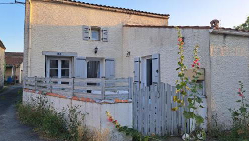 Maison 3 chambres , terrasse et garage à 20 min de La Rochelle - Foto 2