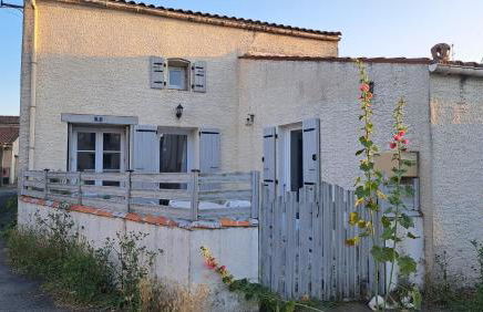 Maison 3 chambres , terrasse et garage à 20 min de La Rochelle - Foto 2