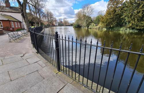 Samuels' a duplex apartment by Spires Accommodation in Lichfield City Centre - Foto 50