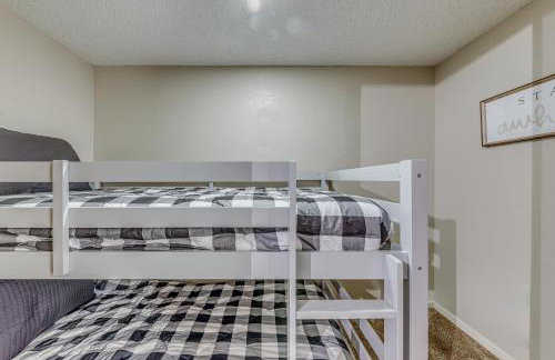 1 Mi to Ski Slopes Alto Escape with Game Room! - Foto 26