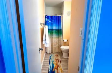 Stylish 2BR Condo Near Beach, Large Pool & Patio, Pet Friendly - Foto 23