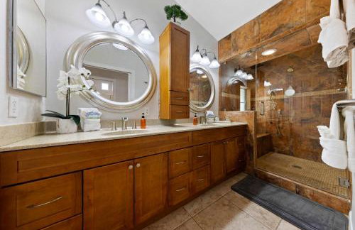 Ultimate Vacation: A Luxurious Oasis with a Pool! - Foto 25