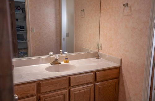 3BR Flagstaff Escape with Deck and Pine Views - Foto 13