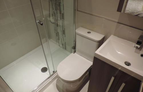 4 Bed Farnborough Air Accommodation - Foto 17