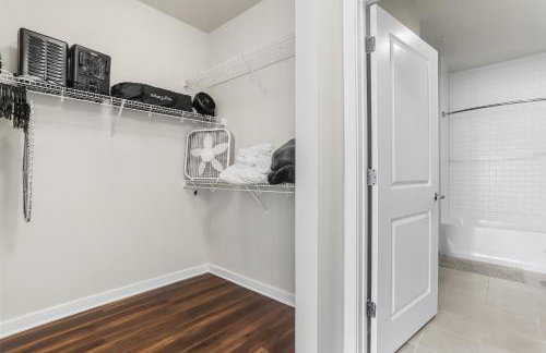 Chic 1BR Alexandria Retreat - Fast Metro Access - Photo 10