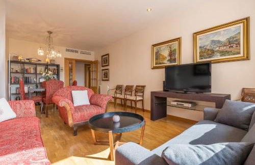 Central, Spacious Parking - Foto 3