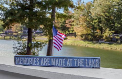 Lakefront Luxury with Private Beach, Sleeps 14 - Foto 31