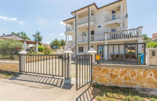 Holiday house with a swimming pool Radmani, Porec - 16440 - Photo 2