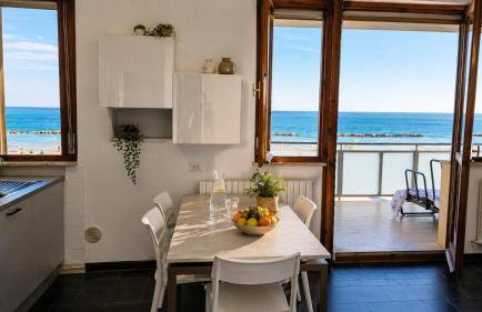 Terrazzo Panoramico Fronte Mare Zamponi - Foto 40