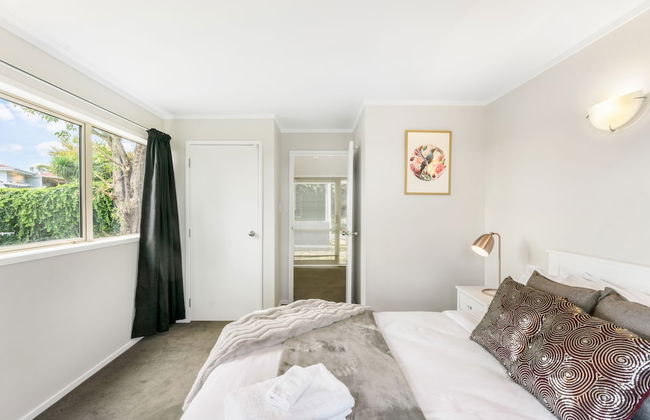 A Home away from Home - Netflix -Parking - Foto 32