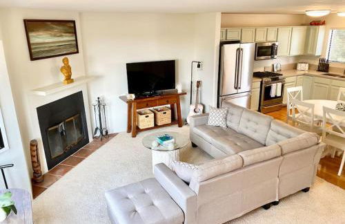 Modern & Cozy Gem ~ Walk to the Beach ~ Queen Beds - Photo 14