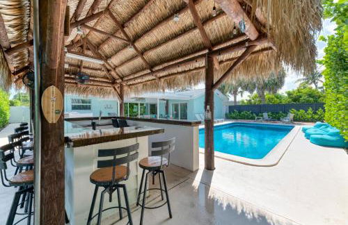 Tropical Villa Pool Home w/ Tiki Bar! Sleeps 9! - Foto 8